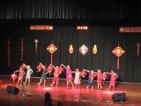 Dans met rode Chinese lantaarns