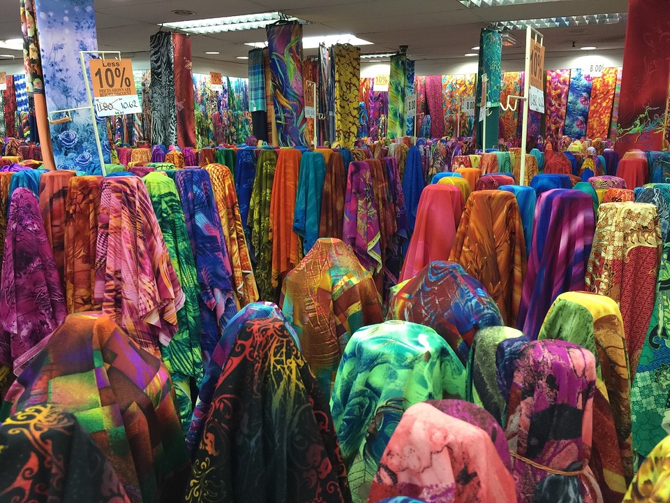 Een winkel vol mooie stoffen