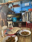 2. Lunch bij de Pakinstaan naast het ziekenhuis