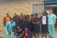 Eksoda deelt zijn kennis met de community health workers