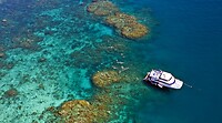 Reef_Experience_Cairns_Dive__Snorkel_Tour_Australia_Great_Barrier_Reef1-1260x700