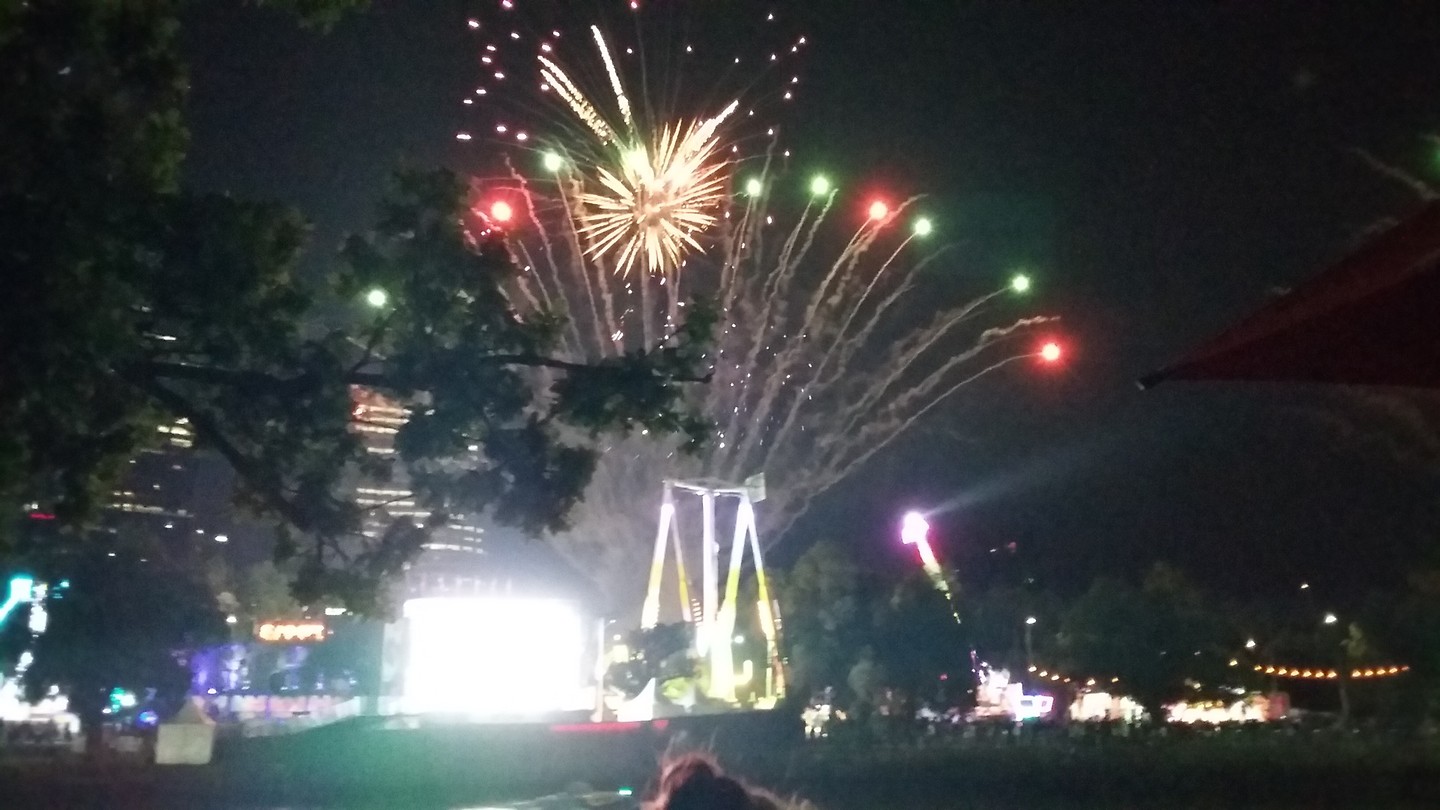 Vuurwerk bij Moomba festival