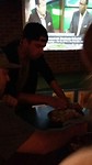 Deze vreetzak deed mee aan een 'pittige' eetwedstrijd.. hahah!