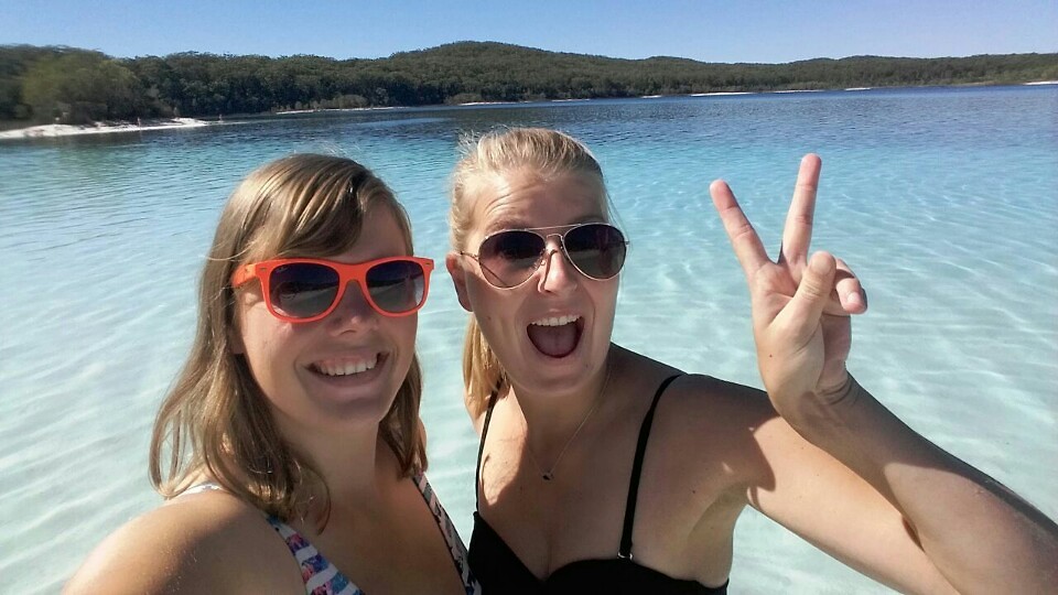 Met Monic bij Lake McKenzie