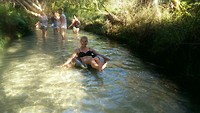 Lekker dobberen in Eli Creek