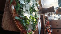 Pizza met bier na een flinke wandeling..