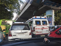 Ambulance in de file