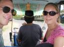 niek en vera in een paard en wagen