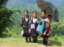 4. Meisjes van de Black H'Mong die met ons meeliepen