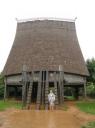 4. Check hoe groot dit huis is! En hoe klein Nina is!