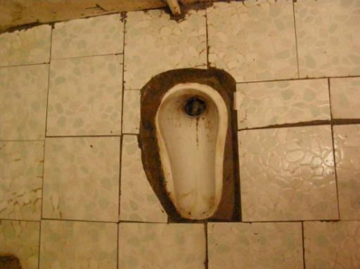 16. Tja, een Chinese wc