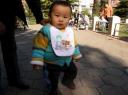 5. Schattige Chinese kindjes die op de campus rondlopen