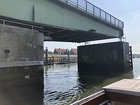 Doorkijkje door de Afsluitdijkbrug