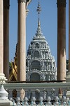 grafmonument aan de zilveren pagode