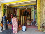Ceremonie bij hindoe tempel