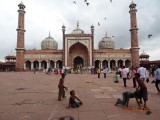Spelende kids voor de Jama Masjid