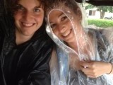 In de tuktuk met poncho's