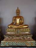Eén van de vele Buddha beelden