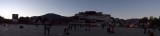 Het Potala paleis in de avond