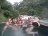 In de hotspring!