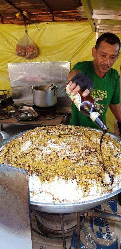 Making nasi