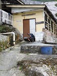 Voor een gesloten deur