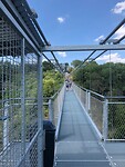 Midden op de Titan, de loopbrug
