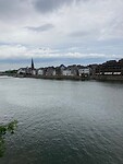 De skyline van Maastricht gezien vanaf de Hoge Brug, richting Station