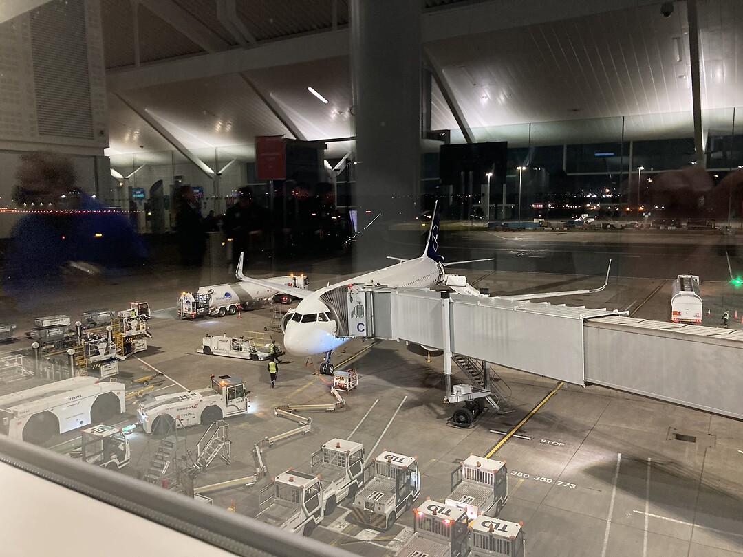 Daar staat hij dan