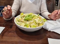 Na het gokken een Cesar salade