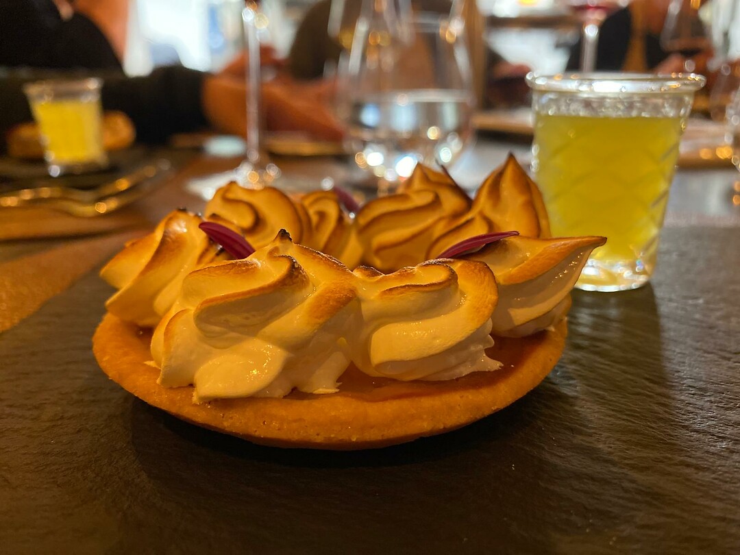 Dessert lemon pie