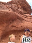 De gebroeders onder de balanced rock
