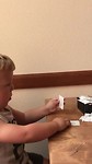 Spelen met peper en zout in het restaurant