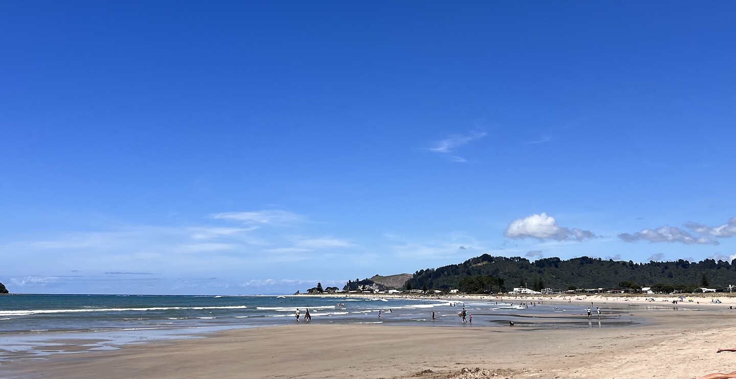 Strand Whangamata op z’n drukst