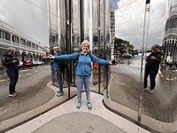 Spiegelend in het gebouw