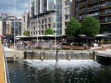 terras met waterval