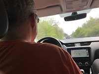 En Dennes maar braaf rijden
