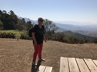 Lunchstop in Swaziland bij gezellige mollige kokkin.