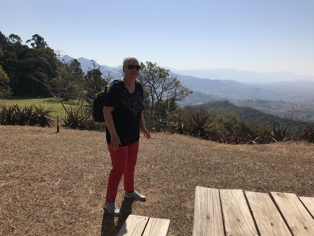 Lunchstop in Swaziland bij gezellige mollige kokkin.