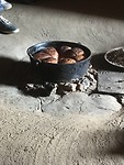 Gebakken brood in een hutje in Leshoto
