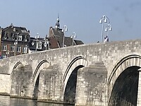 Naar de brug varen