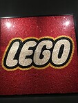 Het logo met allemaal losse onderdeeltjes.