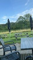 Uitzicht bij het ontbijt. De zon komt eraan.