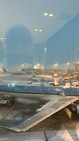 Op Schiphol. Oei oei het sneeuwt