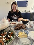 Ook Petra eet gezellig mee wat ze gemaakt heeft