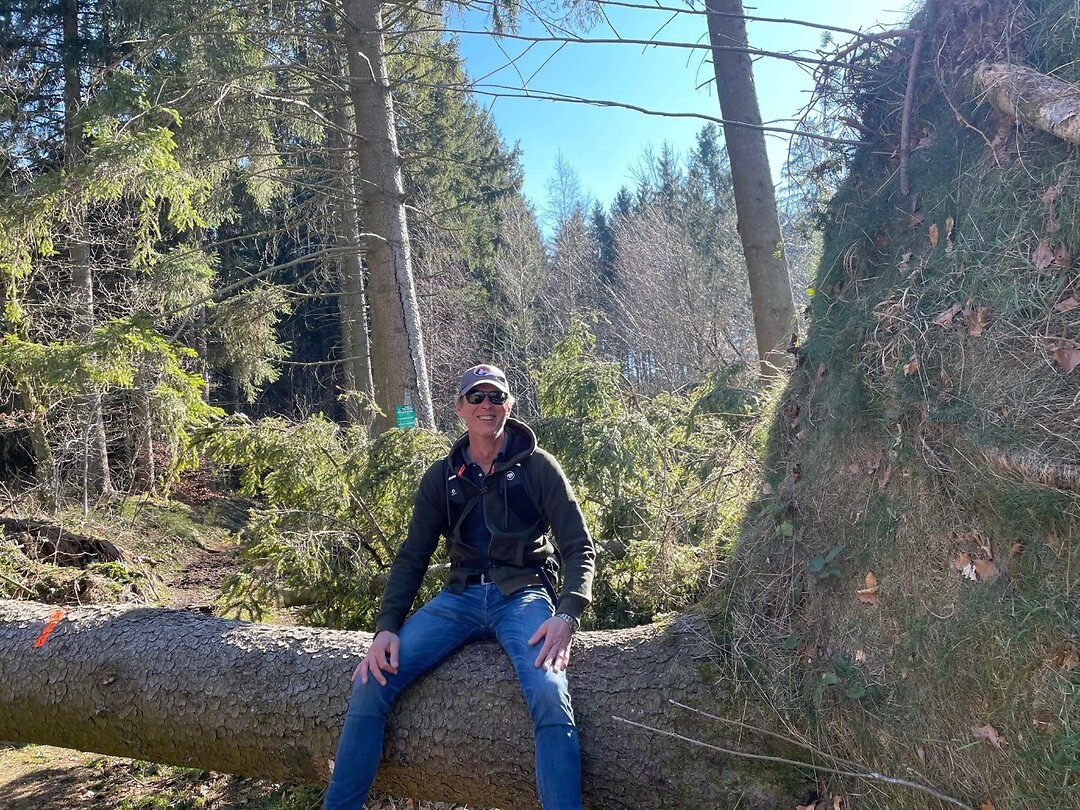 Jon op boom