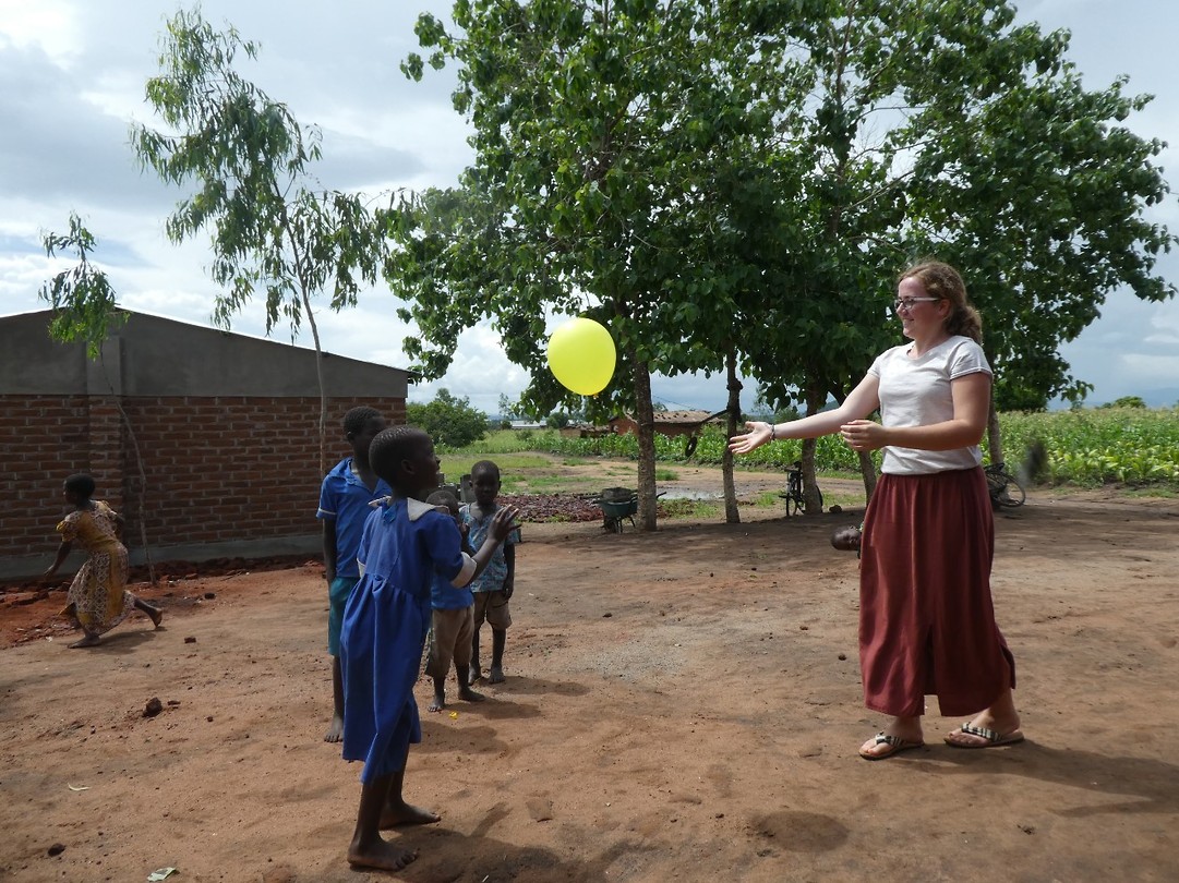 Samen Spelen Foto Vrijwilligerswerk In Malawi samen-spelen-foto-vrijwilligerswerk-in-malawi