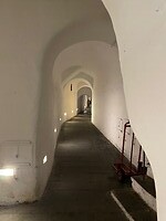 Binnendoor steegje