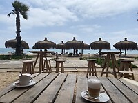 Koffie drinken bij de Beach Bar
