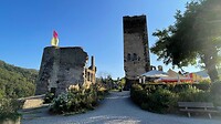Gezellige binnenplaats van kasteel Metternich
